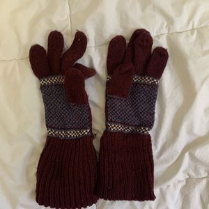 Vintage gloves with design